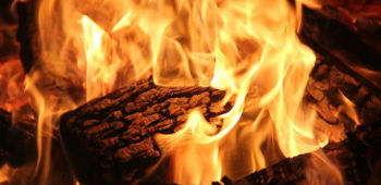 Werbebild Feuer und Holz